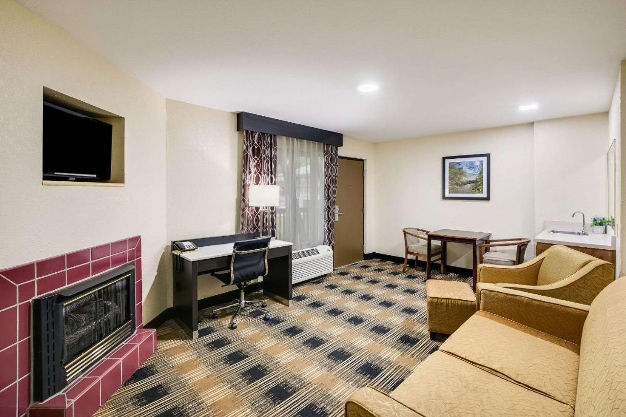 Quality Inn & Suites Mt Chalet Клейтон Экстерьер фото